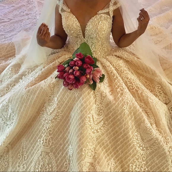 HAND MADE WEDDING DRESSES - Picture 5 of 5